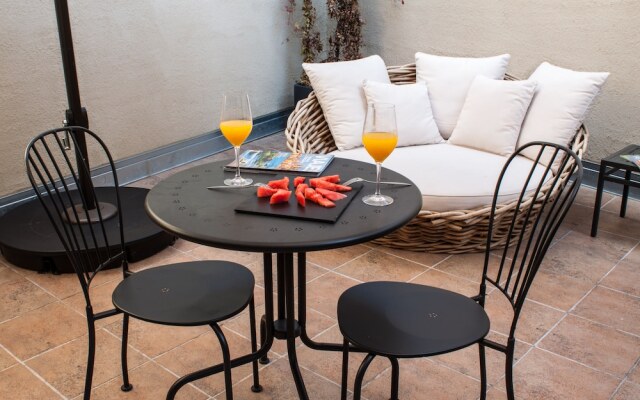 El Encanto Hotel & Cafetería