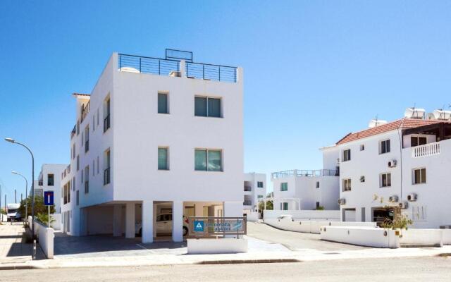 SEABREEZE APARTMENT 200m away from the sea