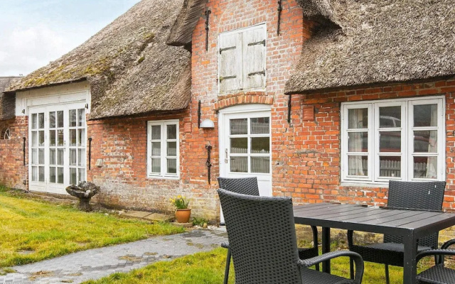 6 Person Holiday Home in Hojer