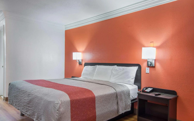 Motel 6 Marshall, TX