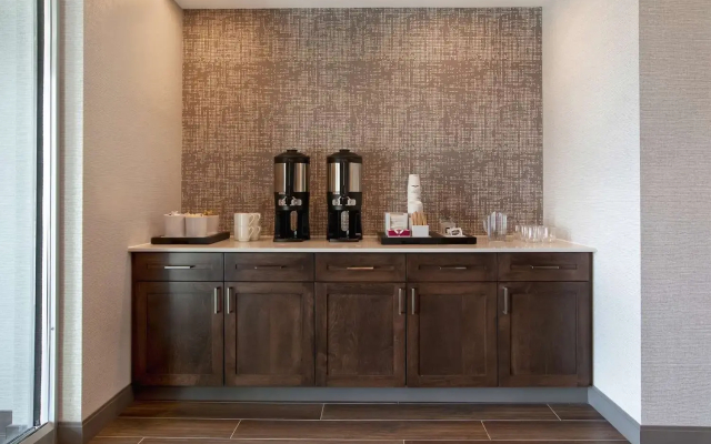 Hampton Inn & Suites Ottawa West