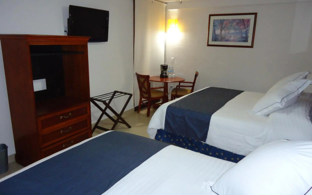 Hotel Porto Allegro - Near Malecon