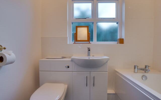 Modern Holiday Home in Saundersfoot with Garden