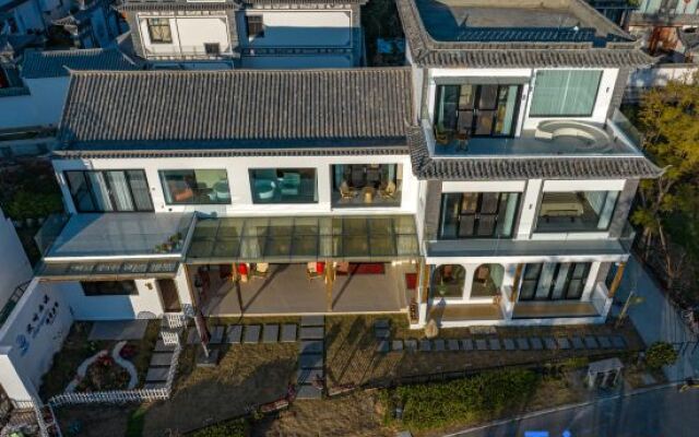 Wind and rain said sea view beauty villa