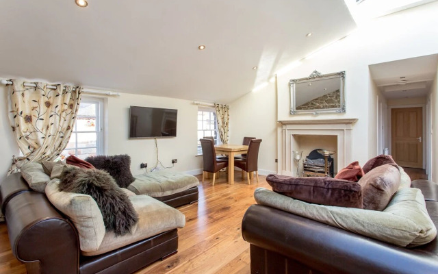 Prestigious Location - Quintessential Mews House