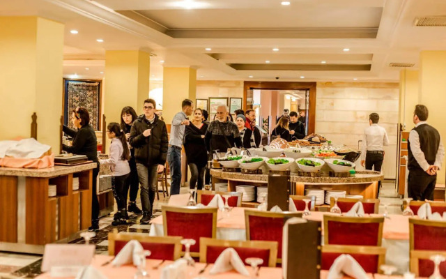 Tassaray Hotel