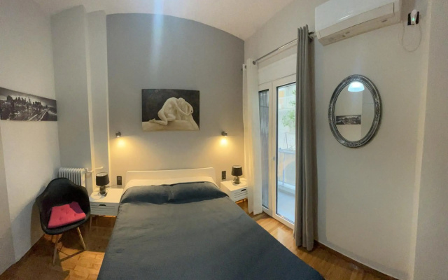 Cozy flat in Hilton, central Athens, 3' metro, VFM!