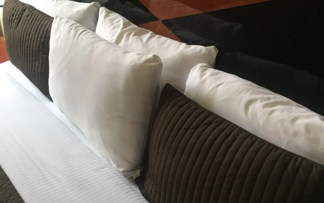 Hotel Elegance N.V.