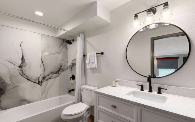 Ramada by Wyndham Bainbridge