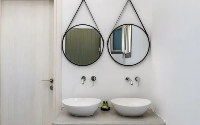 Amethyst Luxury Suites - Oia Junior Suite