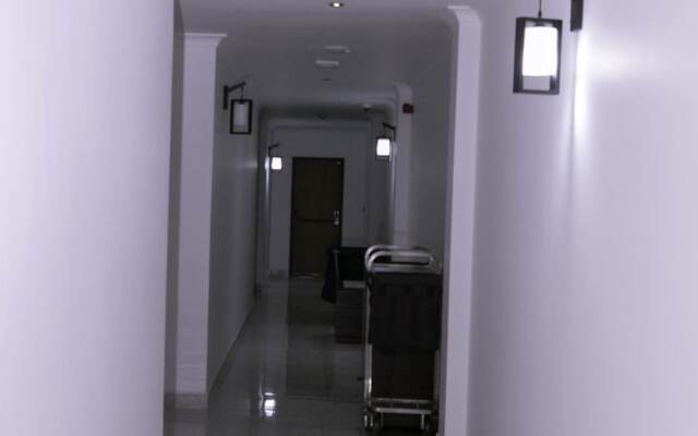 Monarch Hotel