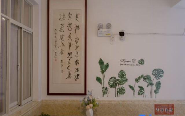 Dali Spring Four Seasons Homestay (Gucheng Nanmen Branch)