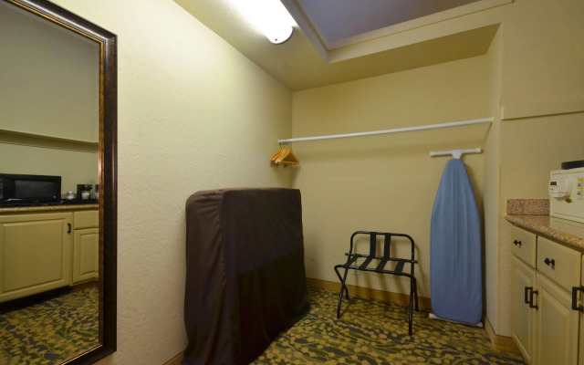 Best Western The Inn & Suites Pacific Grove