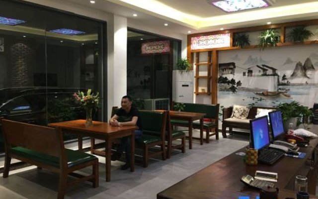 Zhangjiajie Pumo Inn (Wulingyuan National Forest Park Sign Store)
