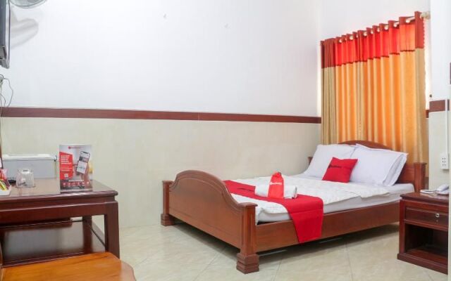 Reddoorz Plus Near Binh Tay Market