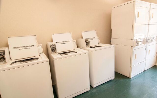 Red Roof Inn & Suites Pensacola East - Milton