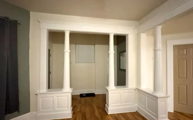 Downtown 1BR Stay Walk to Cafes Parks