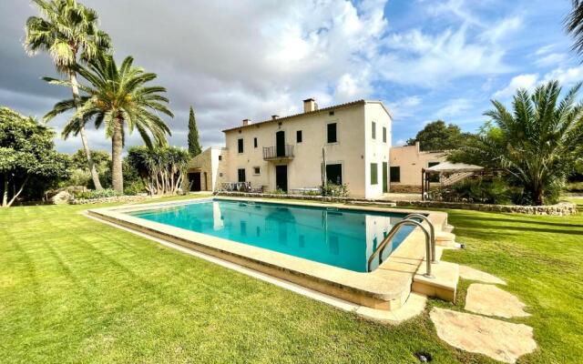 Son Jordi nou, beautiful villa near Alaro big swimming pool, BBQ mountain views 12people