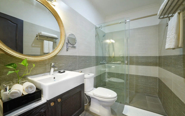 Manoir Des Arts Hotel