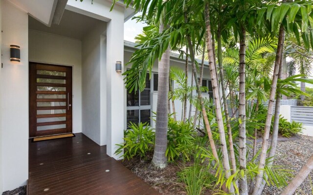 Cairns Beaches Home With Water View