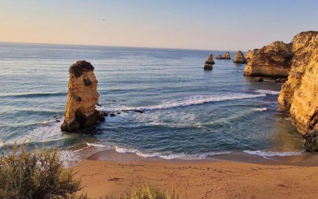 Spacious 3 bedroom apartment with seaview