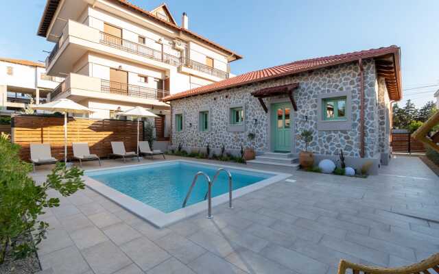Pnoe Luxury Villa
