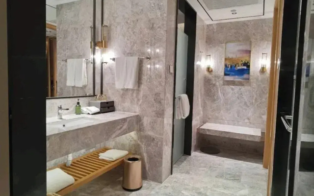 Serene Yuhua Hotel