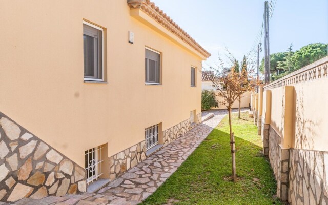 Spacious Holiday Home in L'escala With Private Pool
