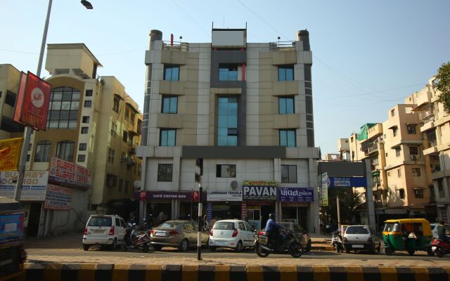 OYO 900 Marshall The Grand Hotel