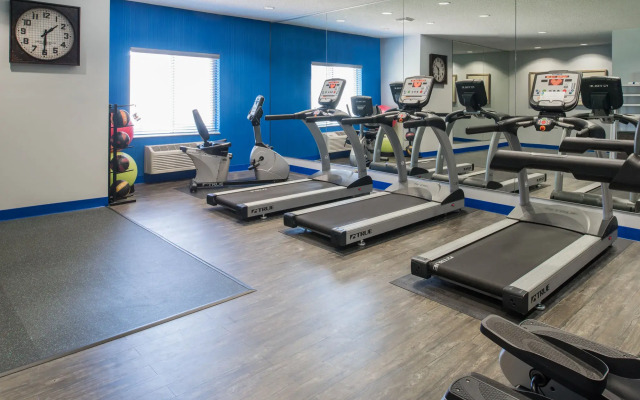 Holiday Inn Express Hotel & Suites Burlington by IHG