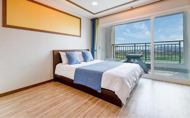 Seogwipo Dobitnarae Resort