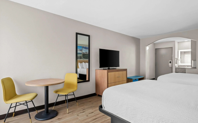Days Inn by Wyndham Dallas Plano