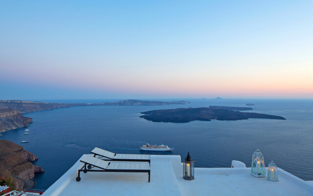 Villa Gaia, 3 bedroom villa with amazing views at Imerovigli