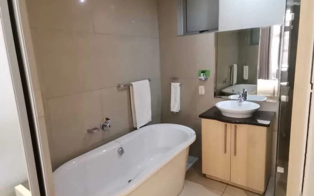 Glammys Suites at Hydro