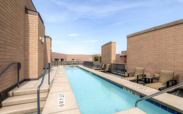 Global Luxury Suites at The Convention Center