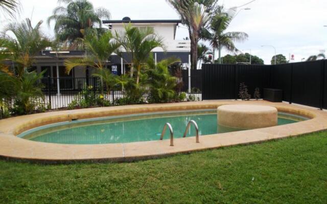 Cool Palms Motel