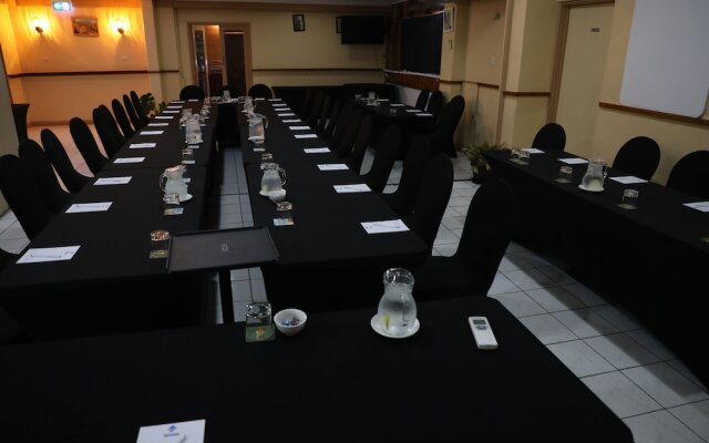 Huon Gulf Hotel & Apartments