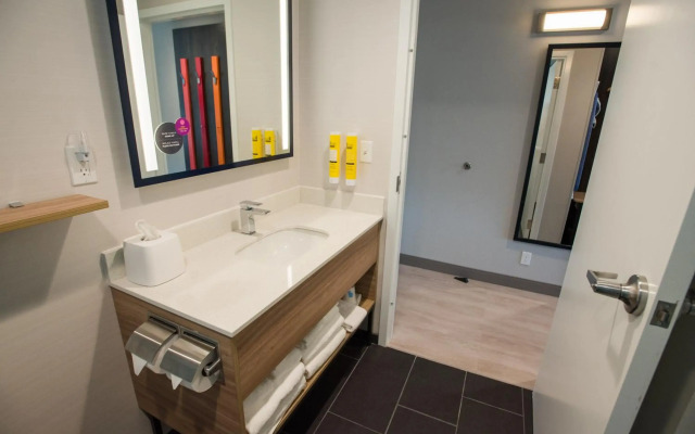 Tru by Hilton Cedar Rapids Westdale