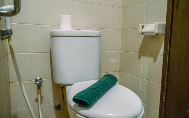 Nice And Warm 1Br At Belmont Residence Puri Apartment