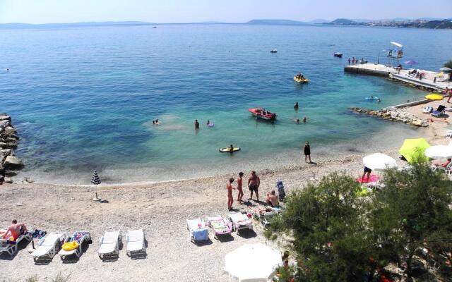 Beachfront Villa Mediteran
