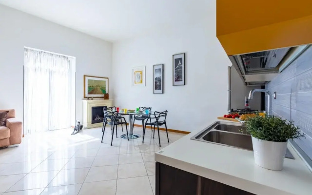 Modern Apartment Next to Piazza Dante
