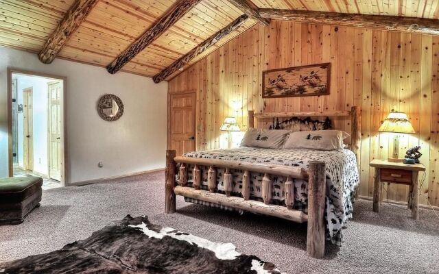 No. 21 Tamarack Lodge Cabin