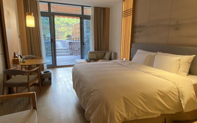 Bright QiandaoLake Resort