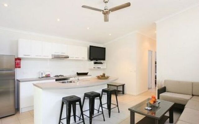Gateway Lifestyle Lorikeet