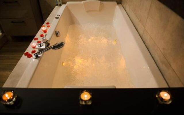 La Suite Romantique avec Jacuzzi au Cœur de Perpignan