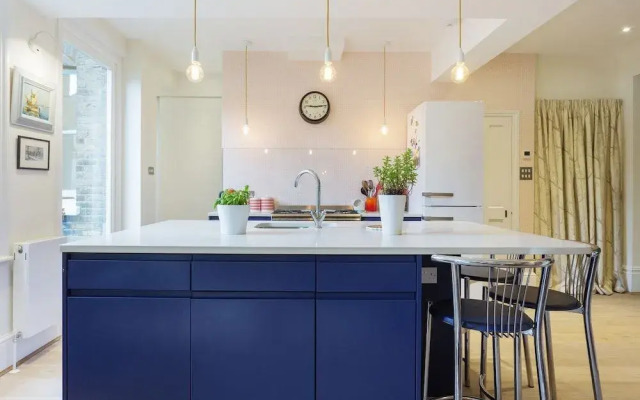 Albert Bridge Apartment