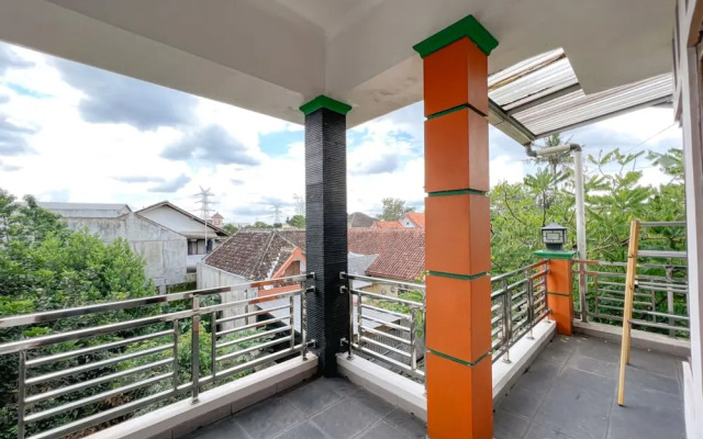 Homestay Jakal Dekat UGM dan Wisata by Simply Homy