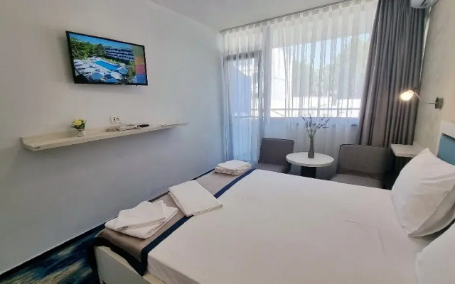 Hotel Holiday Blue