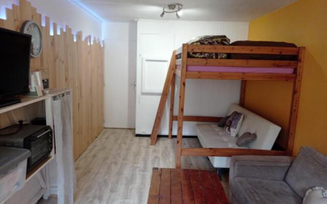 STUDIO en PLEINE MONTAGNE AVEC VUE SUR MARMOTTES