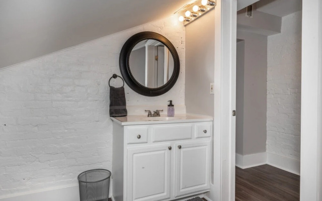 Heart of Mainstrasse Apt 4